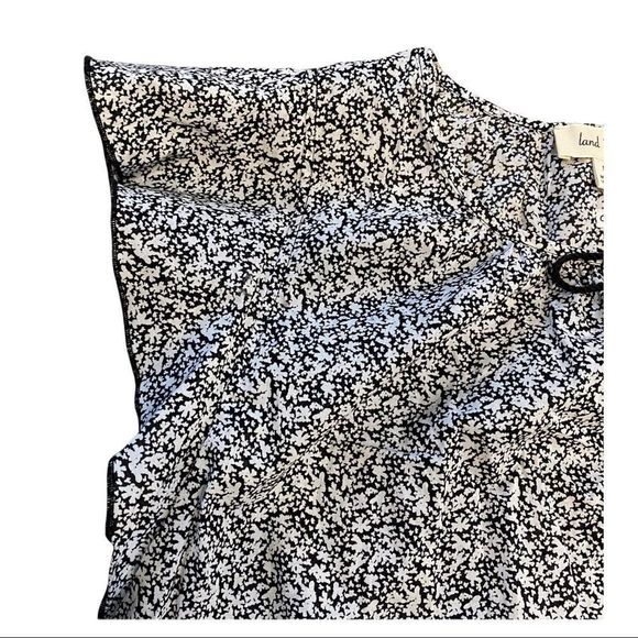 Nwt Bohemian flutter sleeve tassel detail short Sleeve blouse size medium - Picture 2 of 5